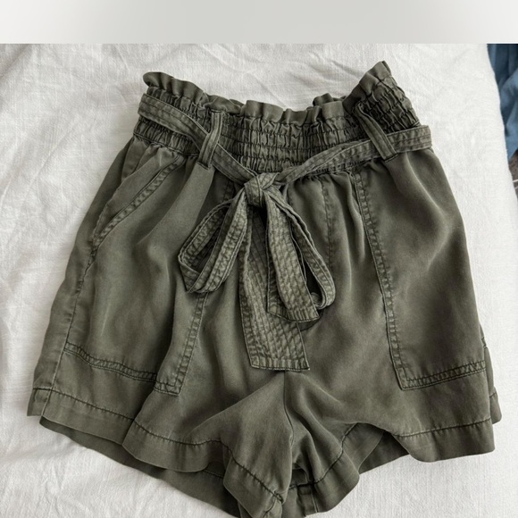 Abercrombie & Fitch Pants - Abercrombie Olive Green Women's Shorts Size S